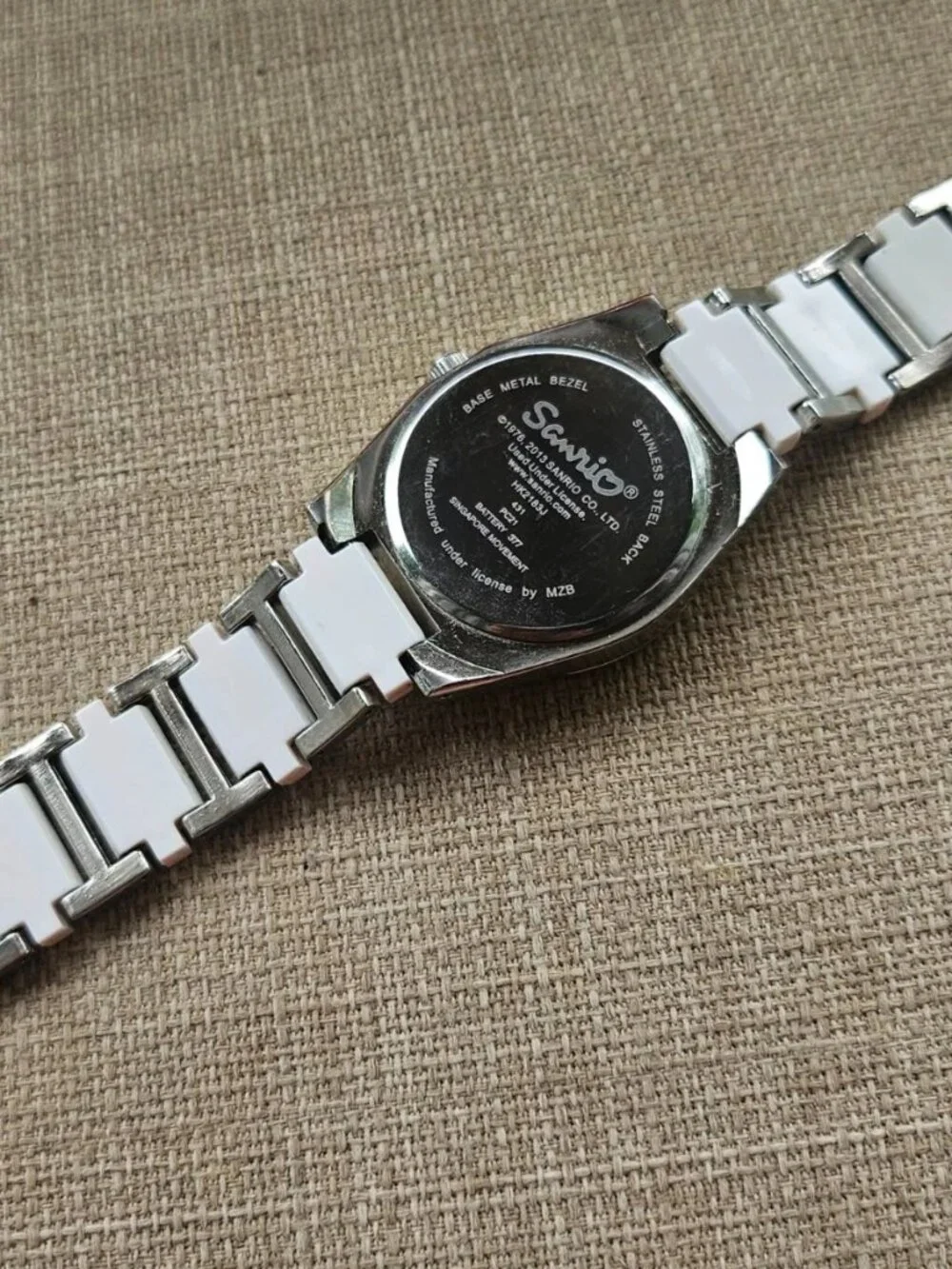 Sanrio Hello Kitty Women Watch White/Silver Tone Analog Quartz Wrist Watch